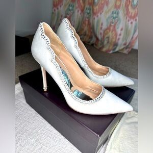 Badgley Mischka Collection Sunset Pointy Toe Pump size 8.5 white satin dazzled​​